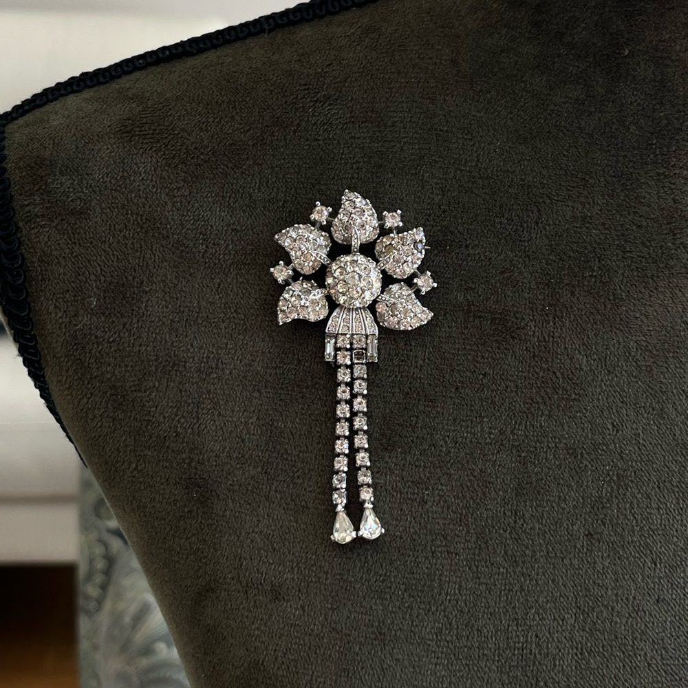 Vintage Pennino Flower Snow Firework Rhinestone Tassel Drop Dangle Silver Brooch